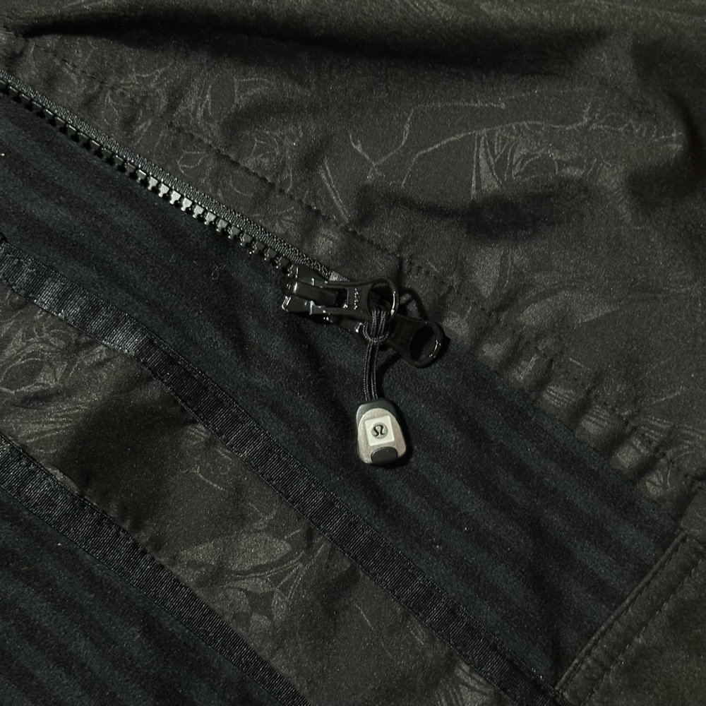 Lululemon Apres Yoga Hooded Jacket Black Dance In Snow Pattern Size 6 - Picture 4 of 11